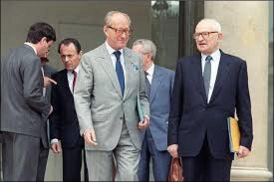 Du 28 juin 1988 au 16 mai 1991, je deviens sous le 2e mandat du président François Mitterrand, ministre délégué auprès du ministre d'État des Affaires étrangères, mais qui est le Premier ministre de l'époque ?