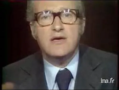 En 1974, je signe "l'appel de chrétiens pour la libération de tous les hommes", en faveur d'un candidat à l'élection présidentielle. Quel est le nom de ce politicien ?