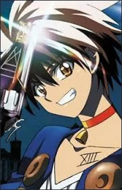 Quel numéro a-t-il tatoué sur le torse ?