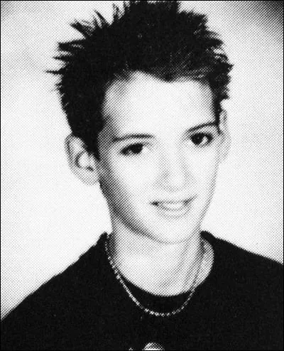 Mais quel est donc ce joli et jeune garçon ?