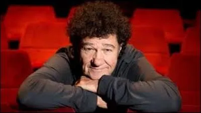 Robert Charlebois est un chanteur, musicien et comédien québécois, connu également pour avoir activement investi dans le domaine de :