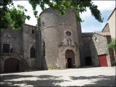 Toujours sur le Larzac, ce village était le siège de la commanderie des Templiers. Il conserve des vestiges de ses fortifications. Quel est ce village ?