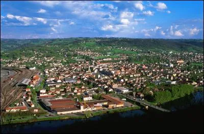 Cette petite ville, dans le Nord du département, est née du chemin de fer au milieu du XIXe siècle. Quelle est-elle ?