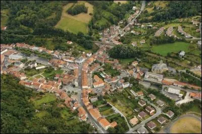 C'est un ancien grand centre d'exploitation charbonnière. La ville, de 4 000 habitants aujourd'hui, en comptait 10 000 au début du XXe siècle. Où sommes-nous ?