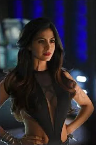 À quel âge se déclenche chez Clary la réapparition de quelques souvenirs et le fait de voir des gens sans que les terrestres ne puissent les voir ?