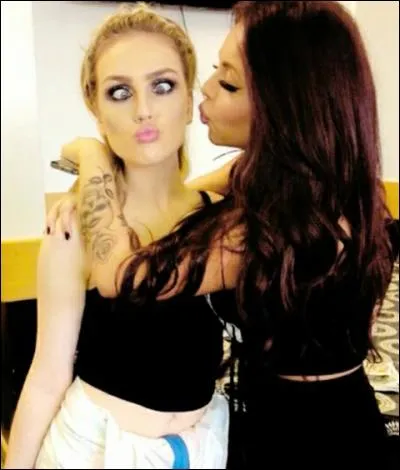Quel était le nom du groupe dont Perrie et Jesy faisaient partie à la base ?