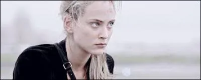 D'où vient Chloé et par qui a-t-elle trompée ?