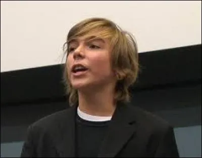 Après avoir mué, il a participé à "La France a un incroyable talent" en tant que :