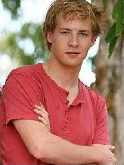 Comment s'appelle ce garçon ?