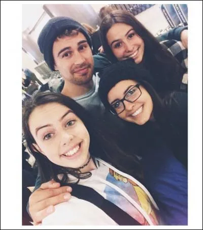 Qui, Lisa, Lauren et Dani ont-elles rencontrés ? (Il joue dans Divergent)