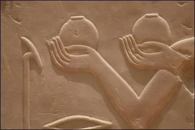 Petit vase symbolisant l'offrande :