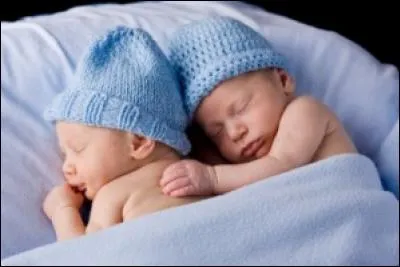 Les scientifiques ont observé chez deux bébés jumeaux, Ella et Finberton nés de parents sourds, qu'ils communiquent sans parler. Les enfants ont appris à communiquer par langage gestuel. Ce qui a mis en évidence un phénomène remarquable...