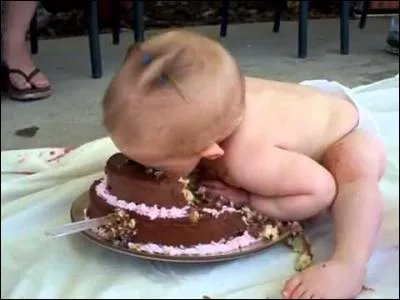 Les bébés préfèrent le sucre, ils ont une aversion pour les goûts amers et privilégient ce que leur mère mangeait durant la grossesse. Ils mettent tout dans leur bouche et ils se salissent beaucoup. Qu'ont découvert les scientifiques à ce sujet ?