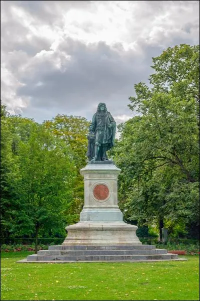 Où se trouve cette statue de Colbert ?