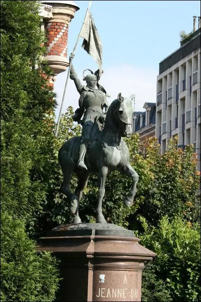 Où se trouve cette statue de Jeanne d'Arc ?