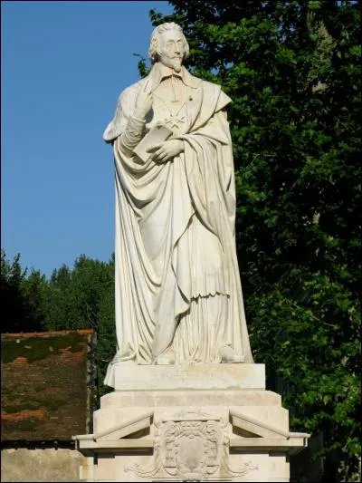 Où se trouve cette statue de Richelieu ?