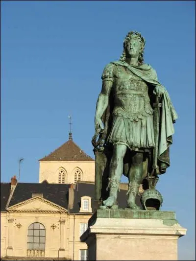 Où se trouve cette statue de Louis XIV en empereur romain ?