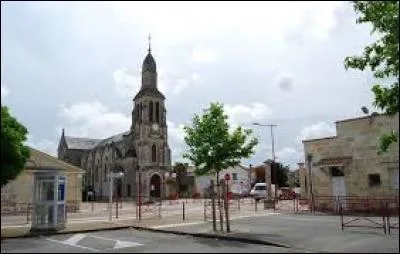 Nous flânons dans les rues de Saint-Louis-de-Montferrand. Ville aquitaine de l'Entre-deux-Mers, elle se trouve dans le département ...