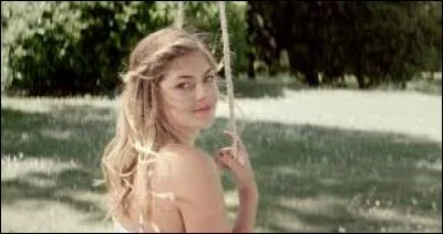 Comment s'appelle la sur de Louane avec qui elle a assemblé son prénom pour justement "s'appeler" Louane ?