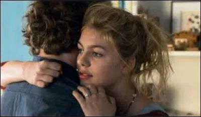 Toujours à propos du film, quel est le nom de la chanson qu'elle chante avec Gabriel pendant le duo de la chorale de son école ?