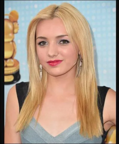 Elle est la fille... des Ross. (Complète les points de suspension)