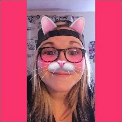 Comment s'appelle cette youtubeuse ?