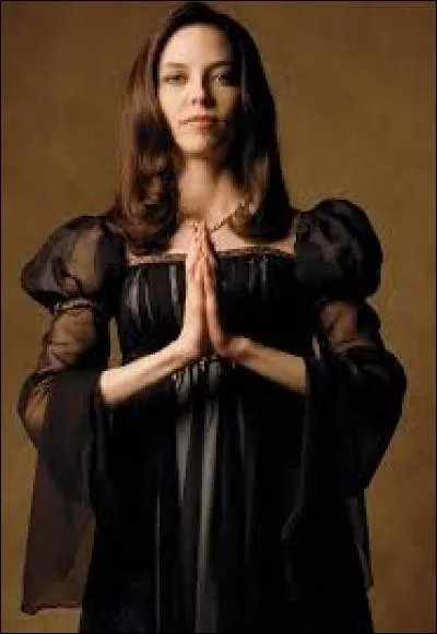 Qui est cette vampire ? Est-elle morte ?