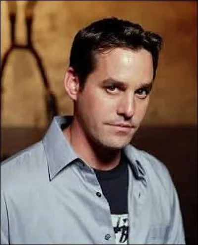 Qui est ce jeune homme ? Est-il mort ?