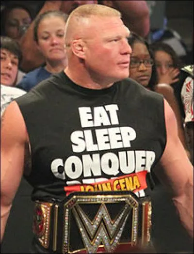 Lors de SummerSlam 2014, il remporte le championnat du monde poids-lourds de la WWE. Mais contre qui a-t-il combattu pour le remporter ?