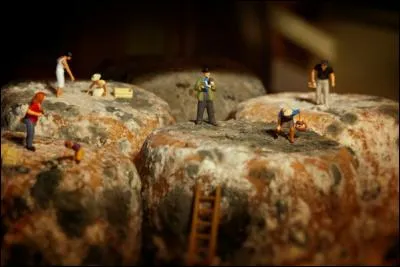 Le mot "miniature" vient de ...