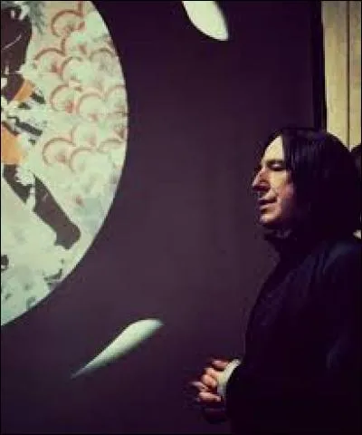 Quel professeur a remplacé le professeur Lupin pendant le cours de défense contre les forces du Mal ?