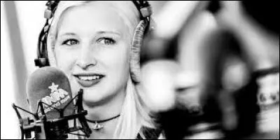 De quelle couleur ses cheveux sont-ils ?