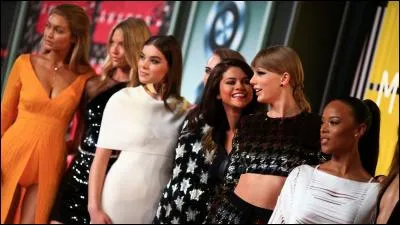 Parmi ses femmes, laquelle ne fait pas partie de sa ''squad'' ?