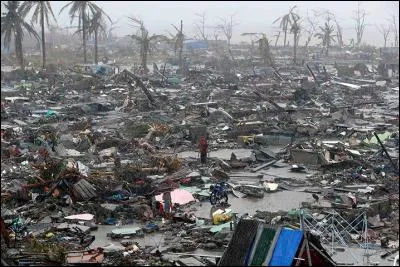 Quel pays a refusé d'ouvrir sa frontière aux ONG, lors du passage du cyclone Nargis, en mai 2008, causant la mort de 138 000 personnes ?