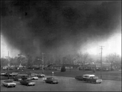 Le 3 et 4 avril 1974, 324 personnes furent tuées et 6 000 blessées, quand 148 tornades en 24h ont ravagé le centre-est des USA...
Combien de F4 et F5 se sont produites durant ce Super-Outbreak ?