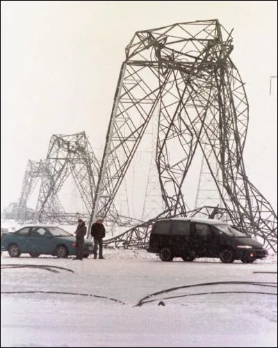 En Janvier 1998, cette catastrophe paralyse le Québec, et mets à genoux Montréal, tuant une quarantaine de personnes. L'ampleur de celle-ci est telle, que pour la première fois de son histoire, le Canada a dût faire appel à l'armée, sur son propre sol.
Qu'est ce qui est à l'origine de cette catastrophe ?