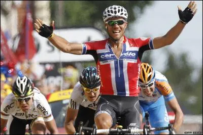 Je ne vous demande pas le vainqueur de l'tape d'Arenberg, Thor Hushovd. Mais juste  votre gauche, qui tait le champion du monde ?
