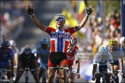 Un bon souvenir de 2010 : Hushovd champion du monde. Avec quelle quipe allait-il porter le maillot en 2011 ?
