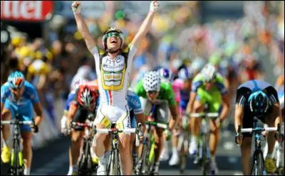 Mark Cavendish sur une de ses victoires au Tour de France 2010,  Montargis. Au fait combien d'tapes a-t-il gagnes sur le Tour de France AU TOTAL ?