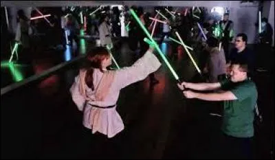 Le combat au sabre laser est un sport officiel aux États-Unis.