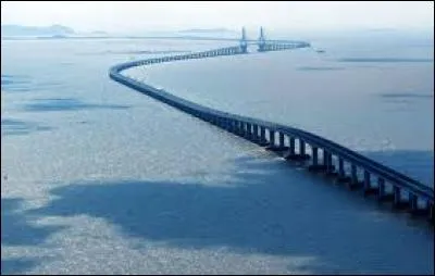 Le pont Danyang-Kunshan est le plus long du monde une longueur de 100 km.