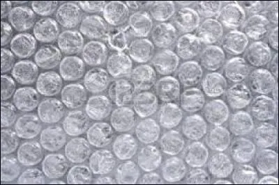 À l'origine, le papier bulle était une tapisserie avec des reliefs qui puisse être facilement lavable.