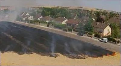 Les pompiers se sont rendu à Virey-sous-Bar pour combattre ce feu de chaumes. Village de l'arrondissement de Troyes, il se situe dans le département ...