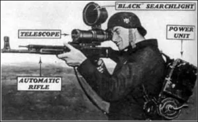 Ensuite vient le premier système de vision nocturne de l'histoire, le fusil-mitrailleur « MP 44 », sur cette image en est équipé, quel est le nom de ce dispositif ?