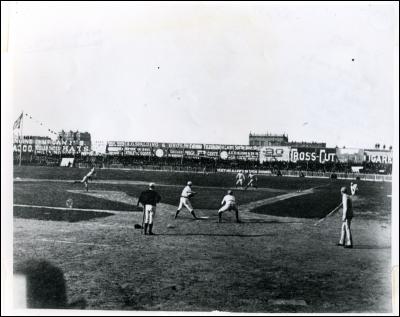 Lors de l'Opening Day 1907 entre les New York Giants et les Philadelphie Phillies au Polo Grounds, l'arbitre a dû déclarer les Giants forfaits parce que :