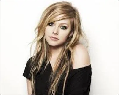 De quelle nationalité est la chanteuse Avril Lavigne ?