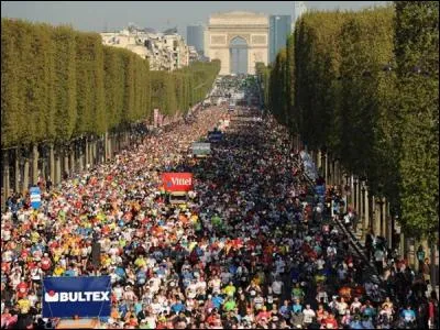 Quel grand marathon se déroule tous les ans, en avril, depuis 1976 ?