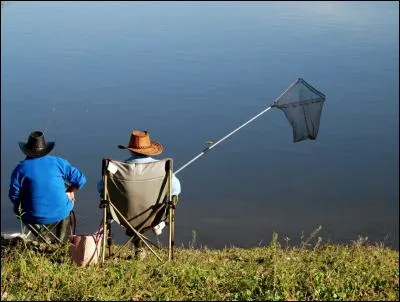 Qui a chanté "J'aime la pêche Oui c'est mon passe-temps préféré J'aime la pêche ça me permet d'tout oublier" ?