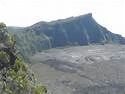 En géographie, où sont situés le Nez Coupé de Sainte-Rose et le Nez Coupé du Tremblet ?