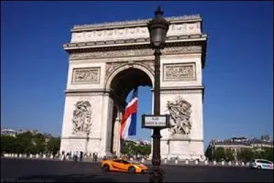 Quelle place de Paris &eacute;tait anciennement appel&eacute;e place de l'Etoile ?